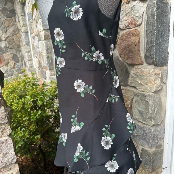 Banana Republic pretty black and white floral print sleeveless dress, size 8 - Picture 5 of 10